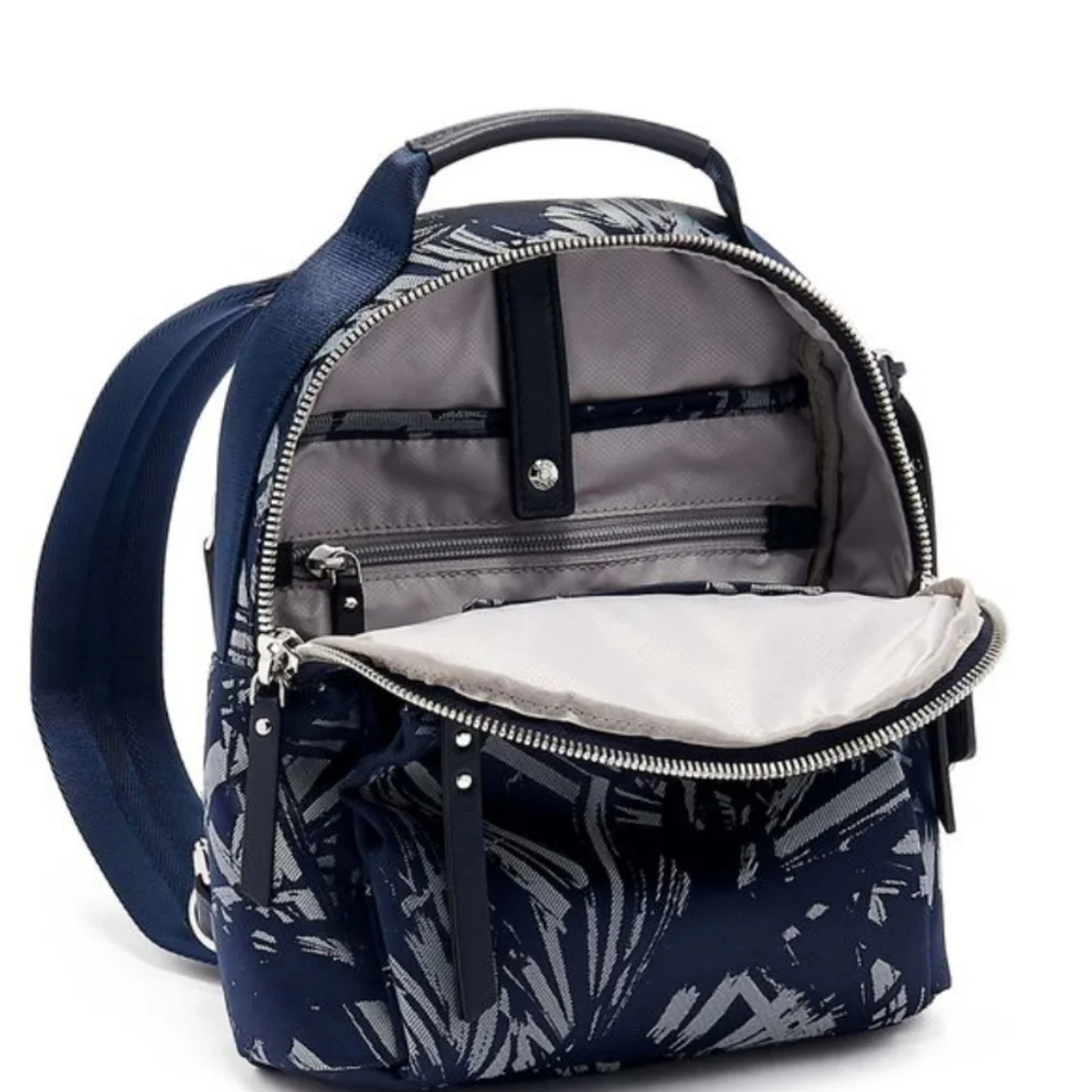 NWOT Tumi Voyageur Whitney Backpack in Blue Palm Print